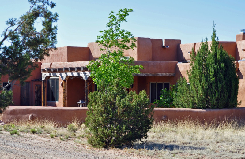 Exterior view of High Feather Ranch Bed and Breakfast.