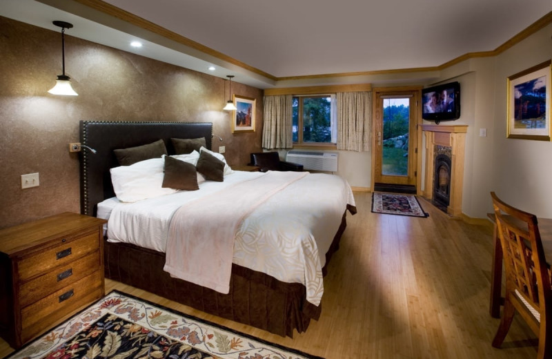 Guest room at Golden Arrow Lakeside Resort.