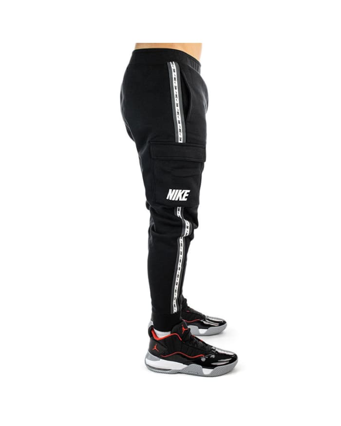 Nike overbranded joggers 2025