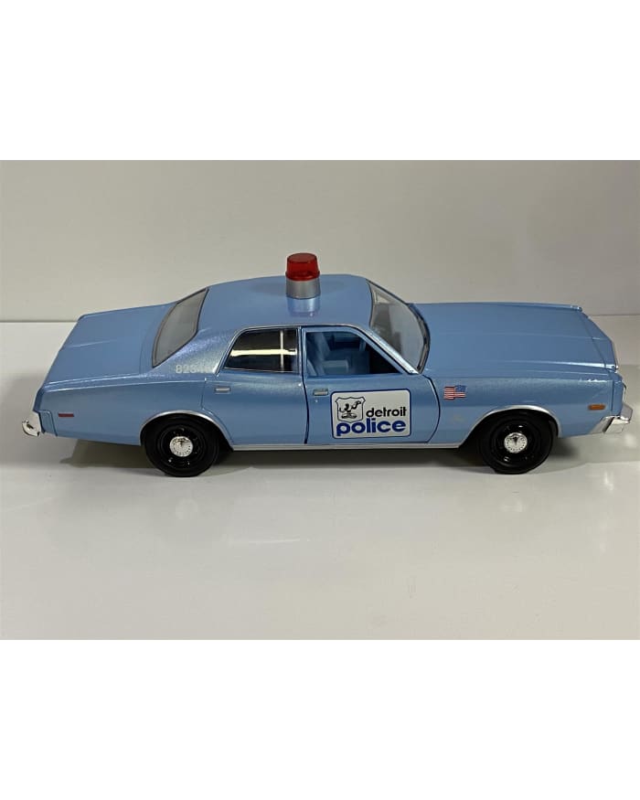 a blue toy car with a light on top