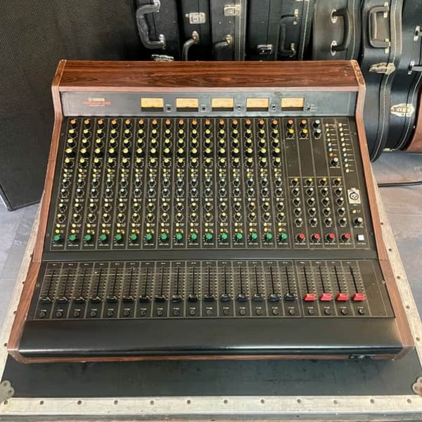 Yamaha M916 