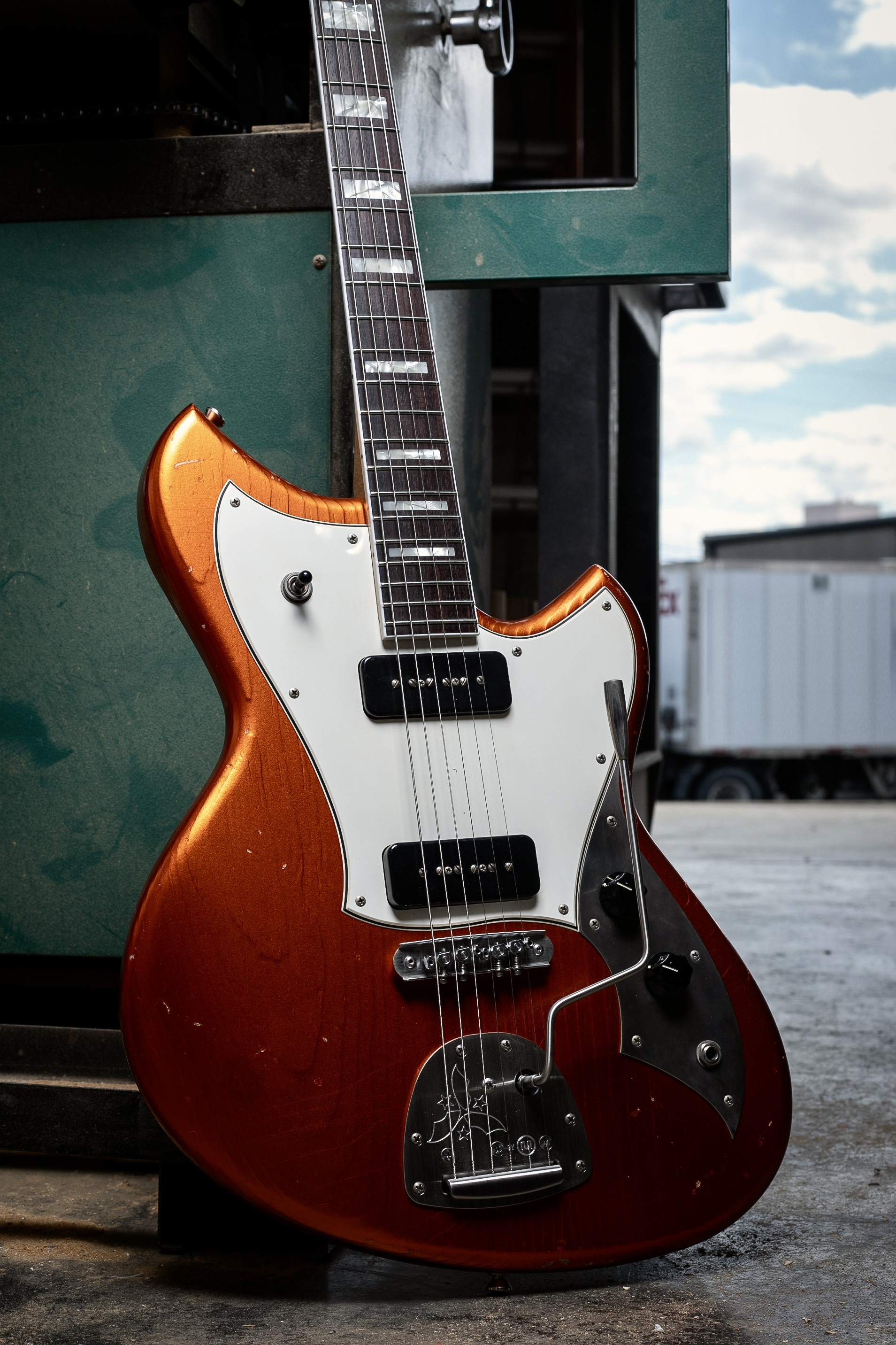 Novo Serus J with Mastery hardware. Photo by Novo Guitars.