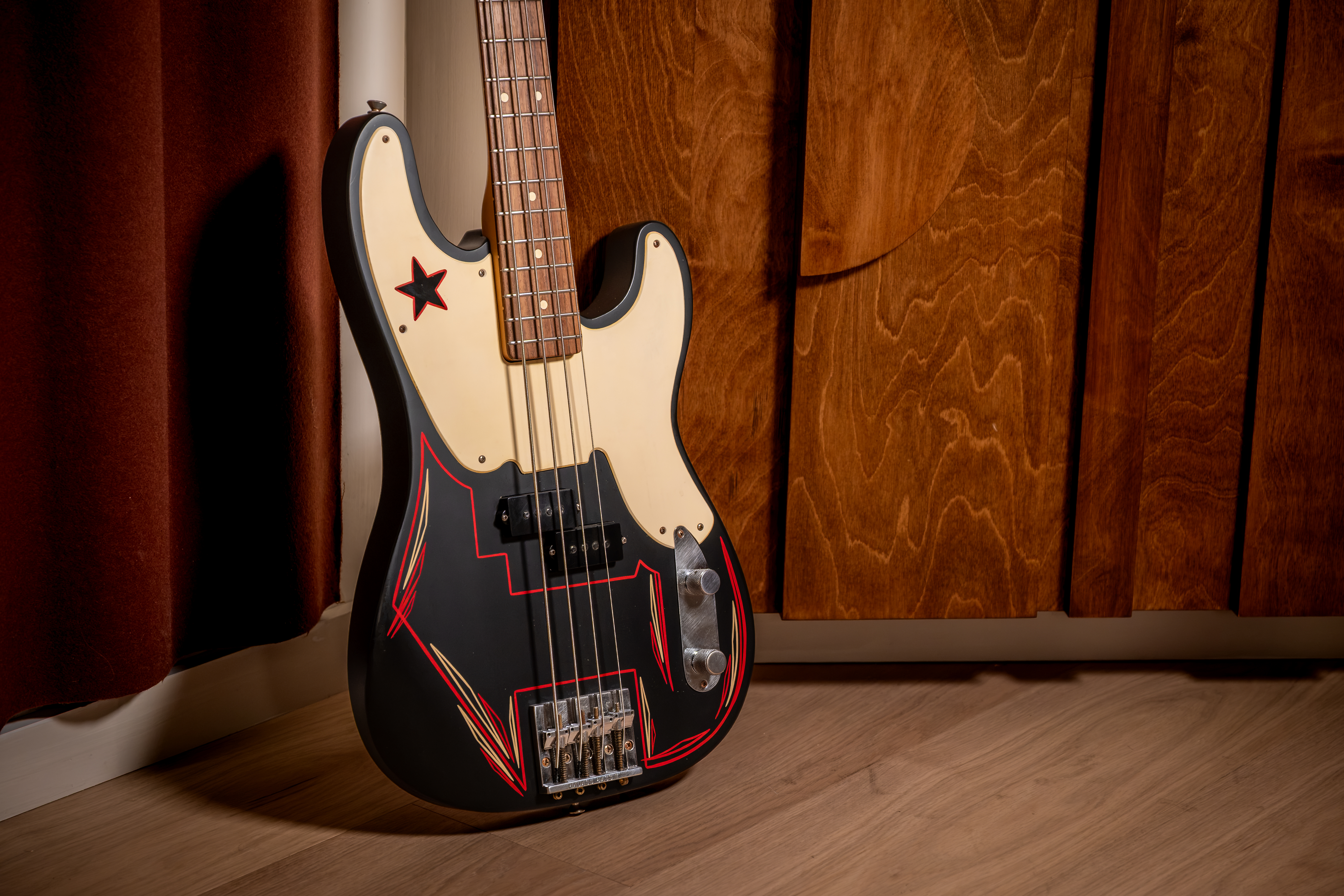 mike dirnt bass
