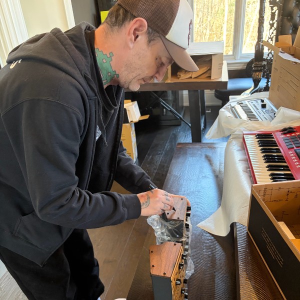 deadmau5 signing synths