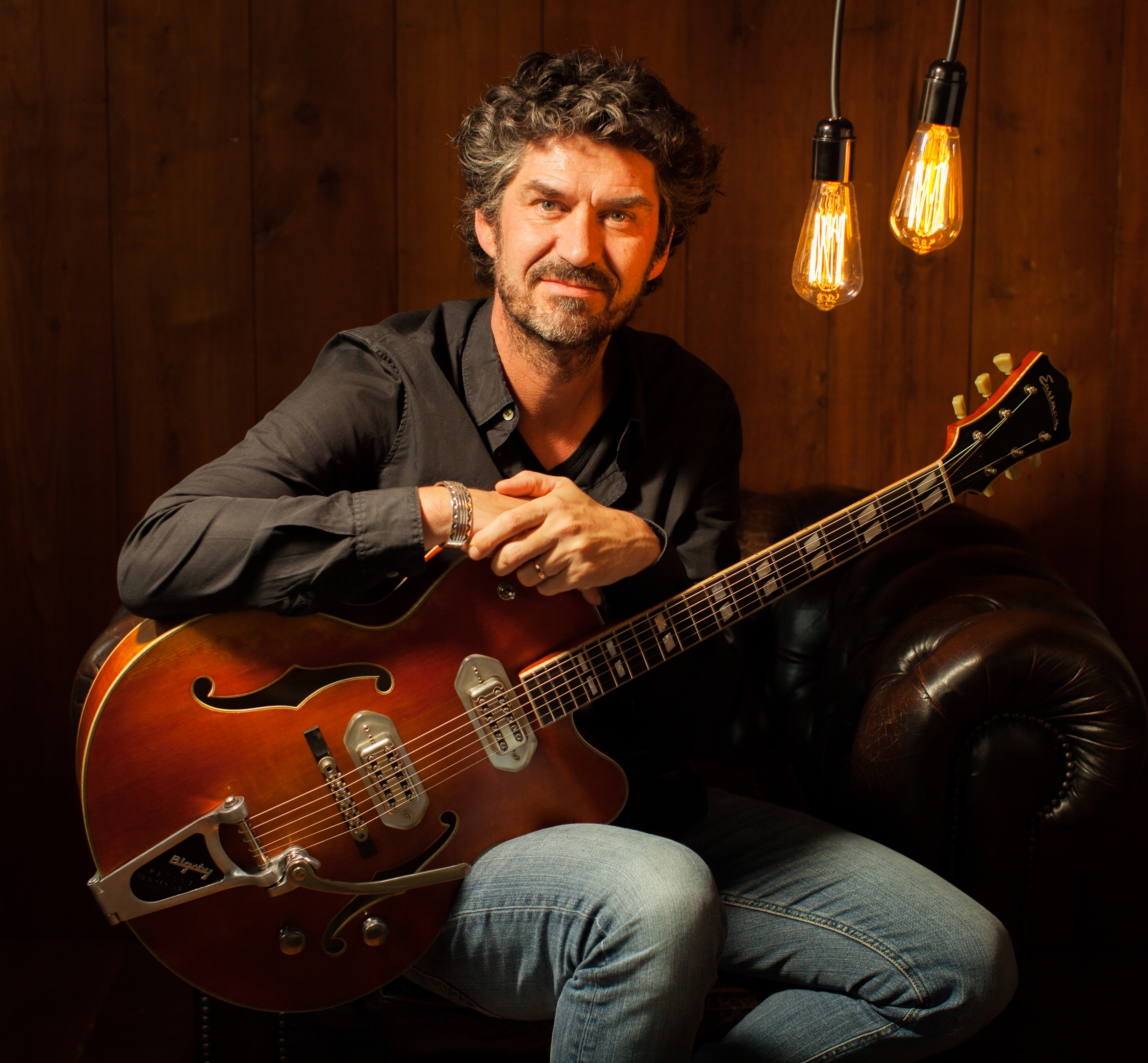 Pepijn ’t Hart with a guitar on his lap