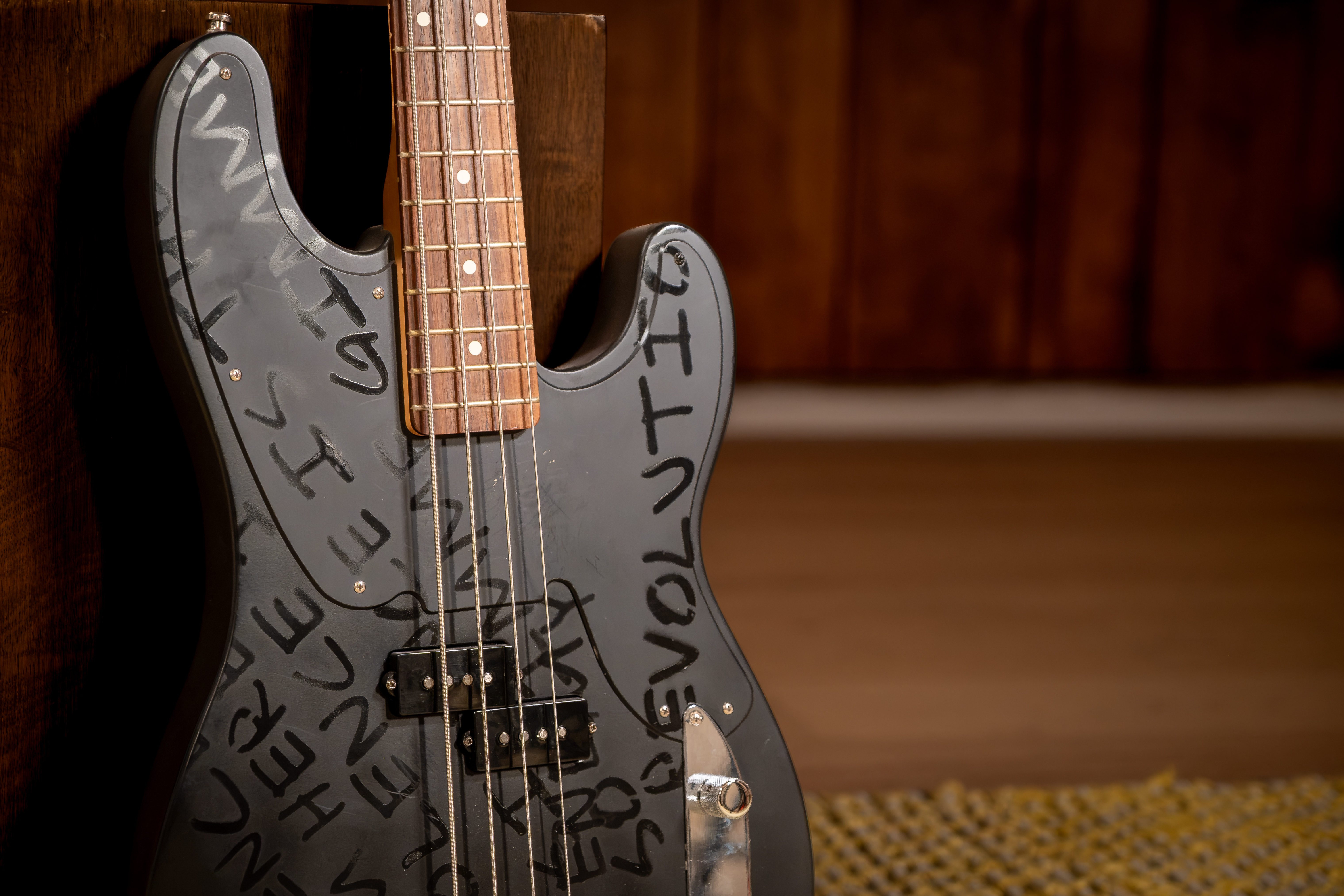 mike dirnt bass