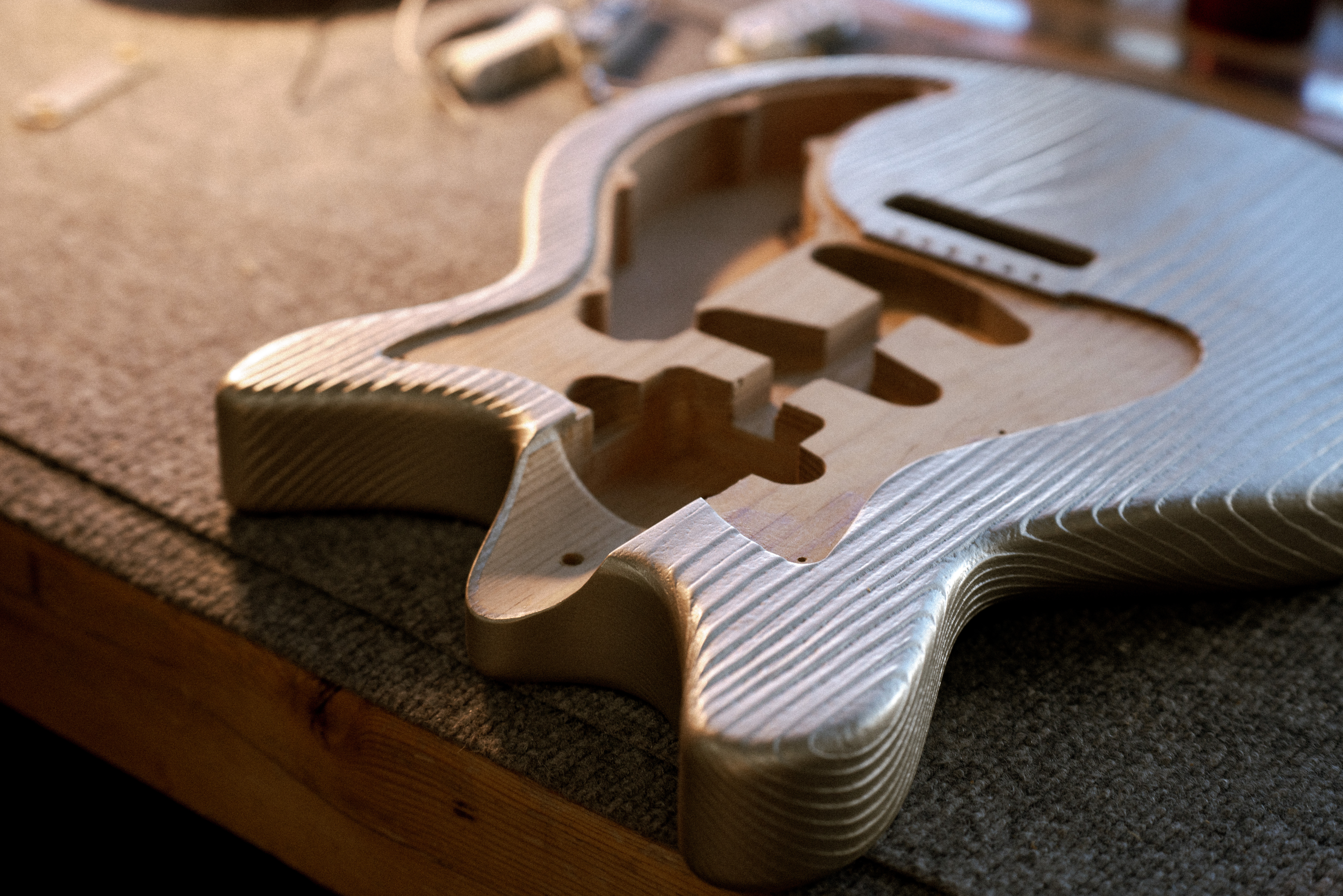 Eastman D’Ambrosio neckset showing concave body pocket