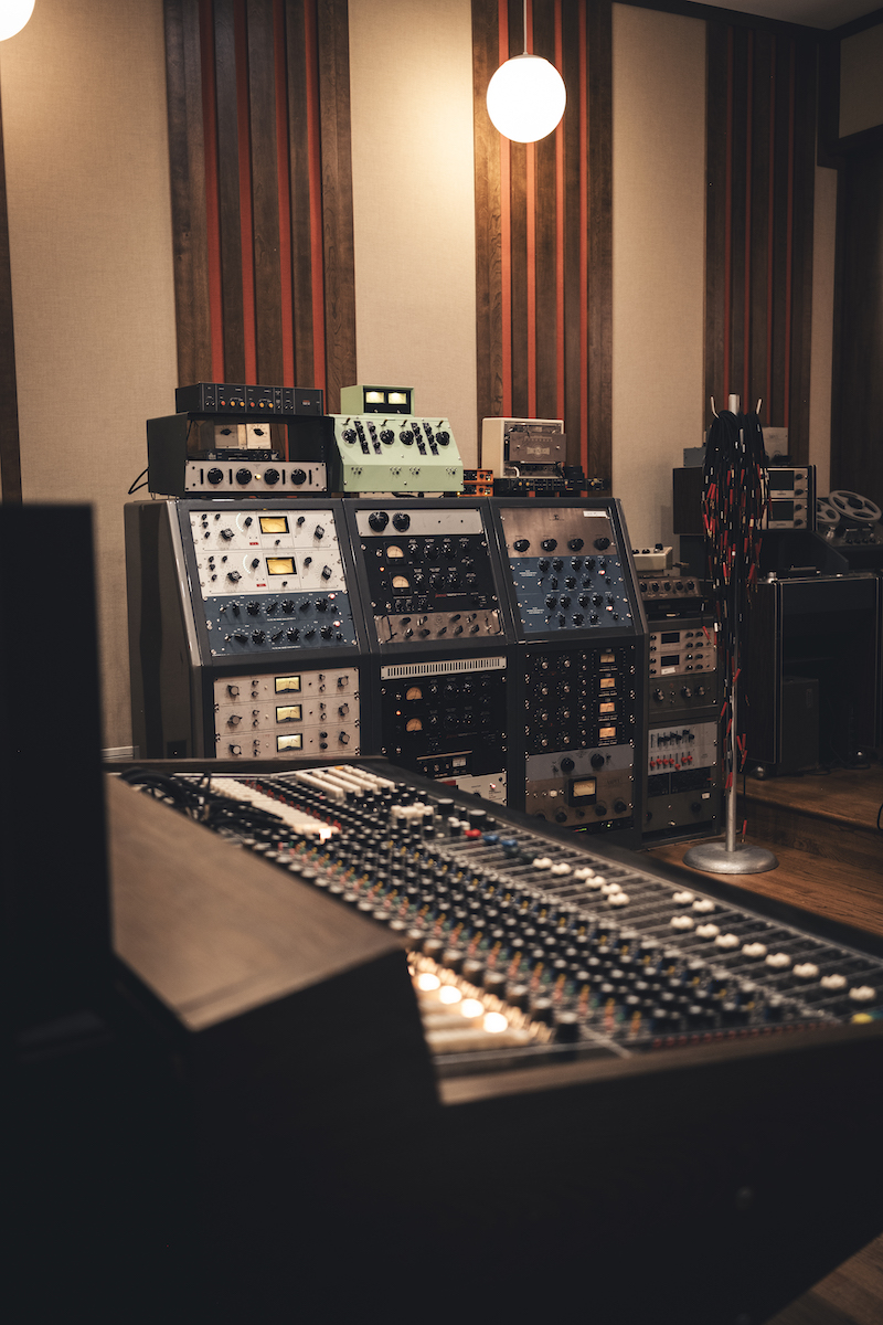 Southern Grooves' outboard gear, part two.