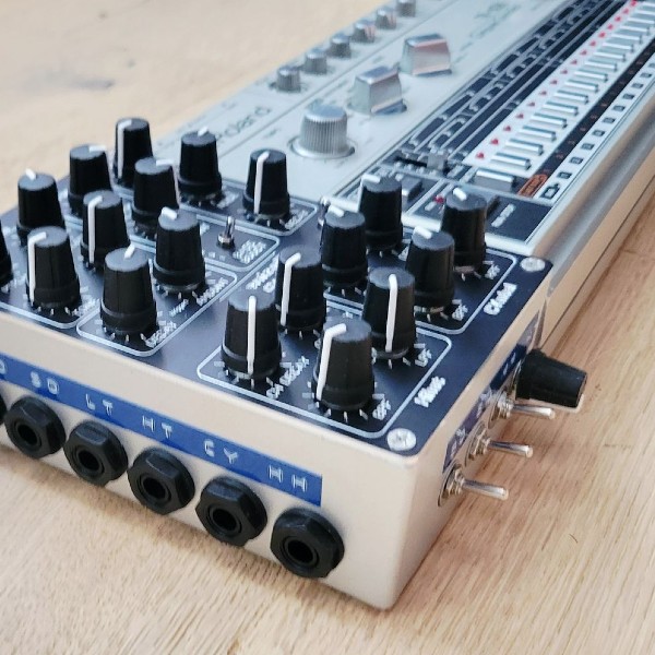 Roland TR-606 AlienizeD Mod MK2+
