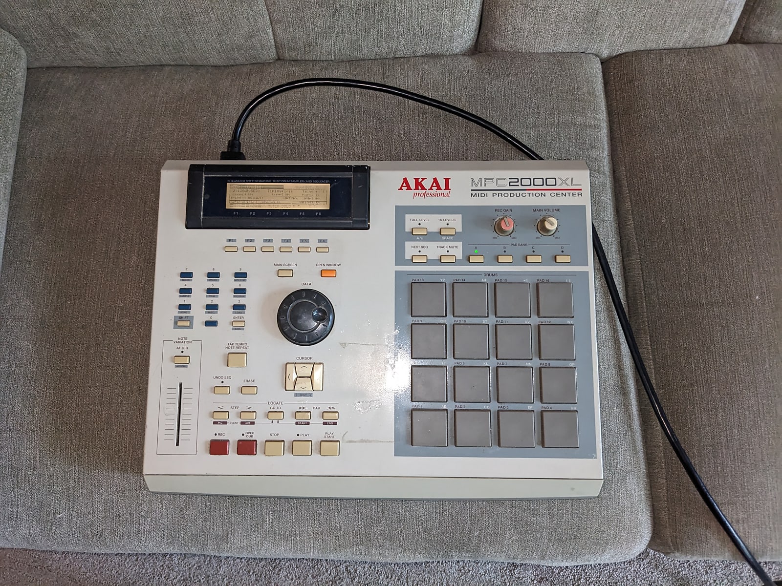 Akai MPC2000XL
