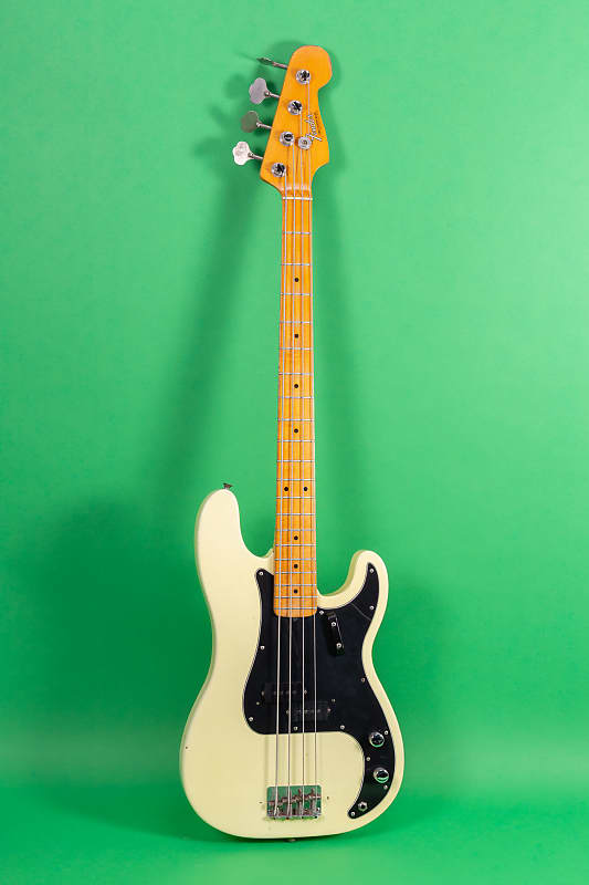 front of 1966 fender p-bass