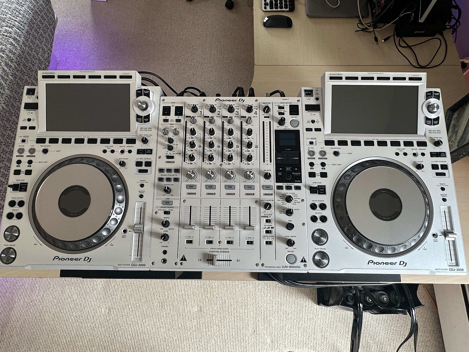 Pioneer Pioneer CDJ-3000-W + Pioneer DJM-900NXS2-W + Odyssey FZ Cases Bundle