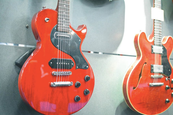 Collings 290 with Charlie Christian-style pickup