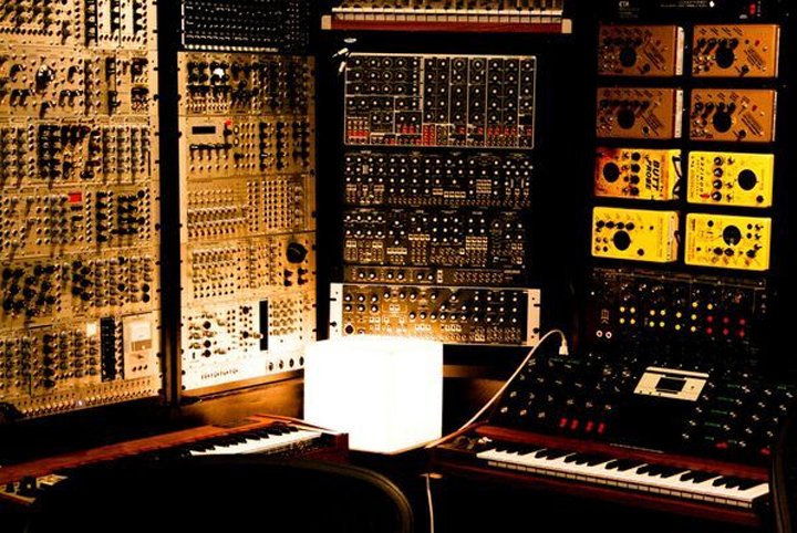 Trent Reznors Kollektion an modularen Synthies