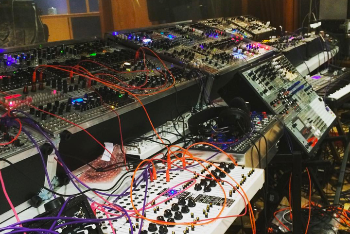 Das modulare Setup von Depeche Mode im Studio