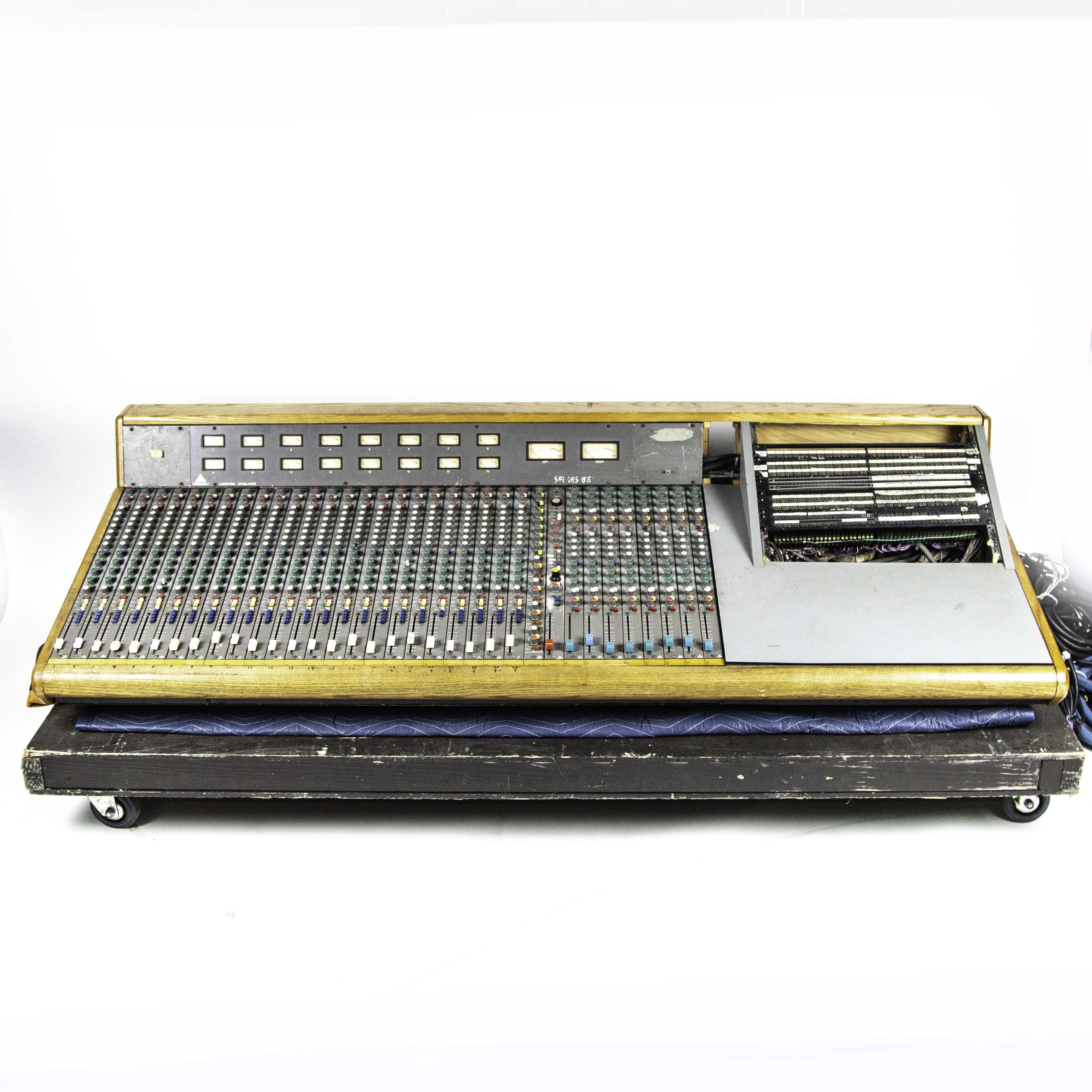 Trident Series 65 console