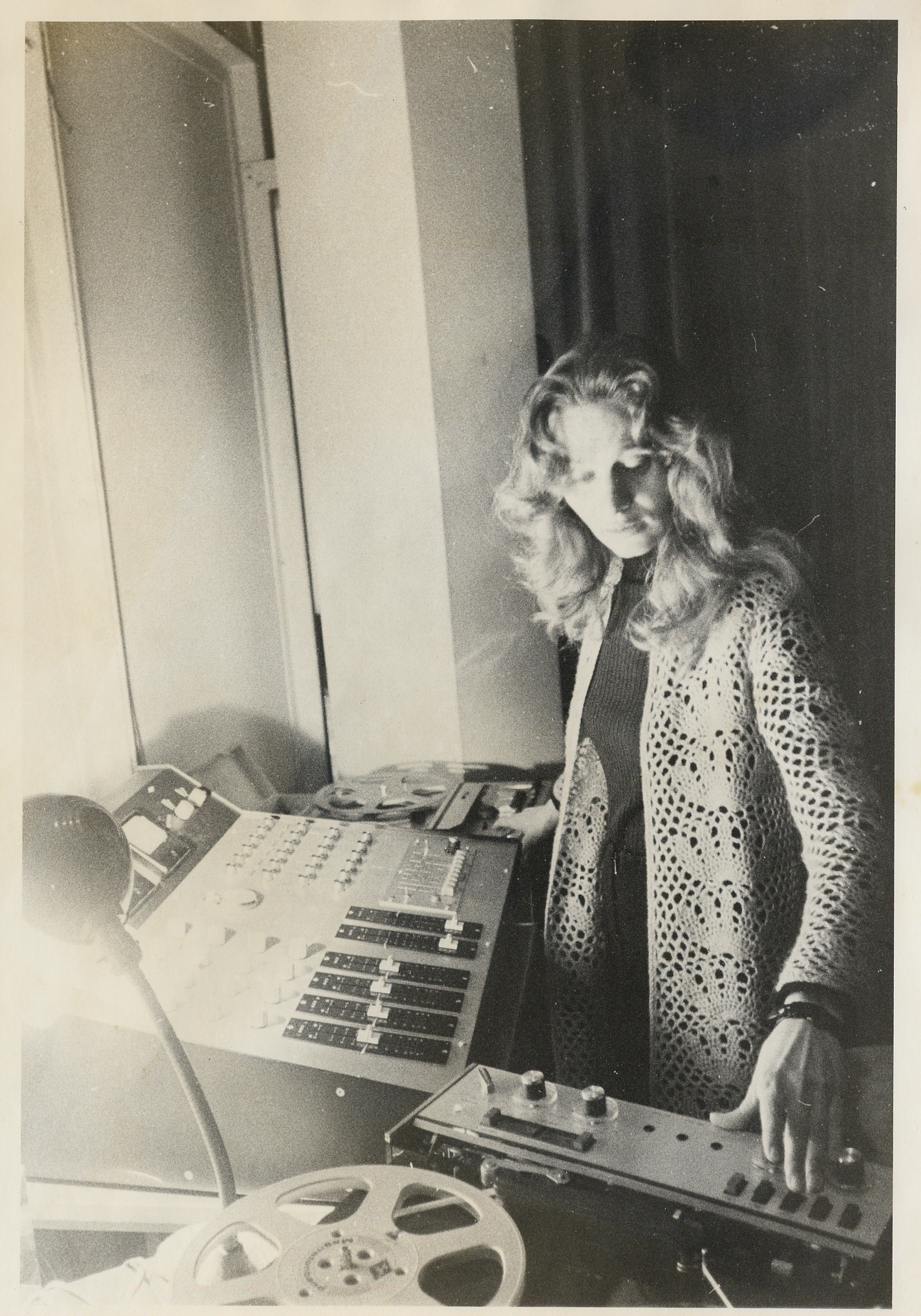 Éliane Radigue at the New York Cultural Center, April 1971. Photo by Yves Arman.