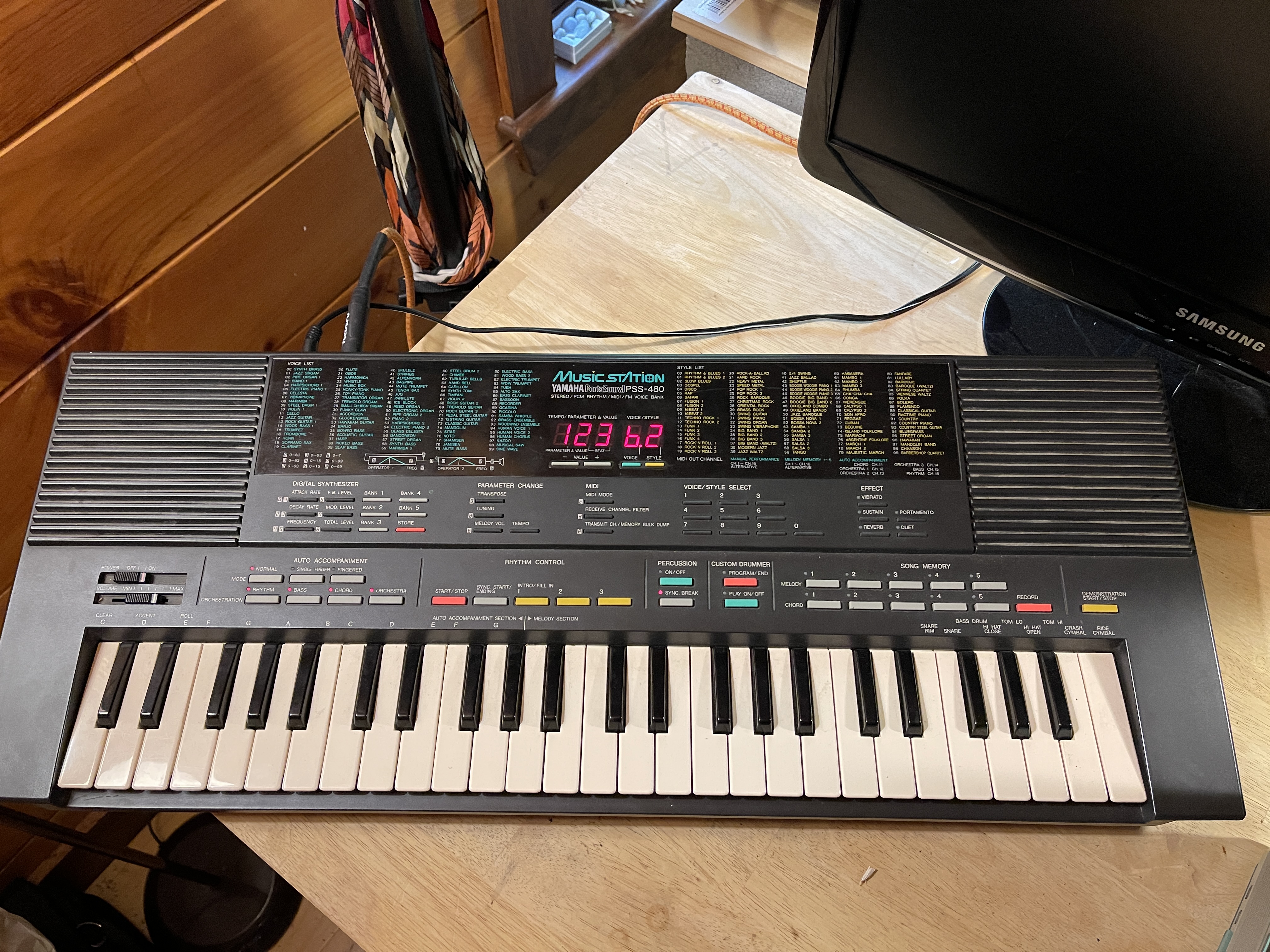 Eris' Yamaha PSS-480.