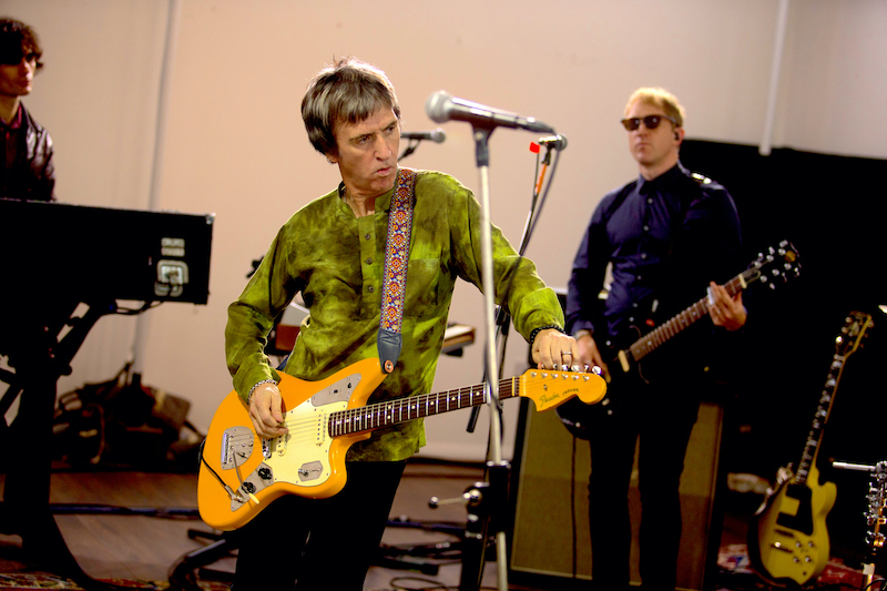 johnny marr playing a fender jaguar