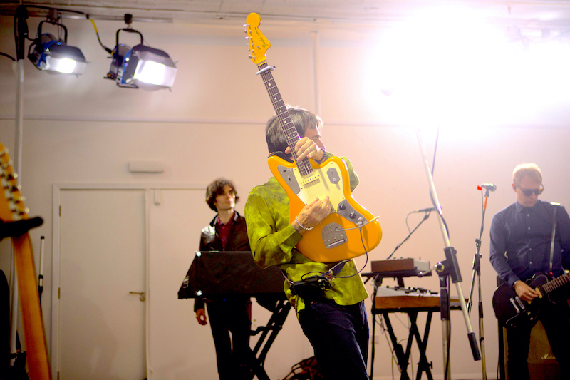 johnny marr playing a fender jaguar