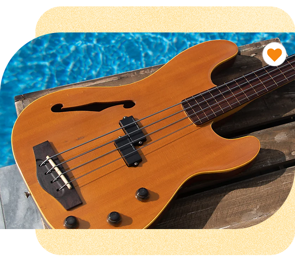 A sunny fretless Fender