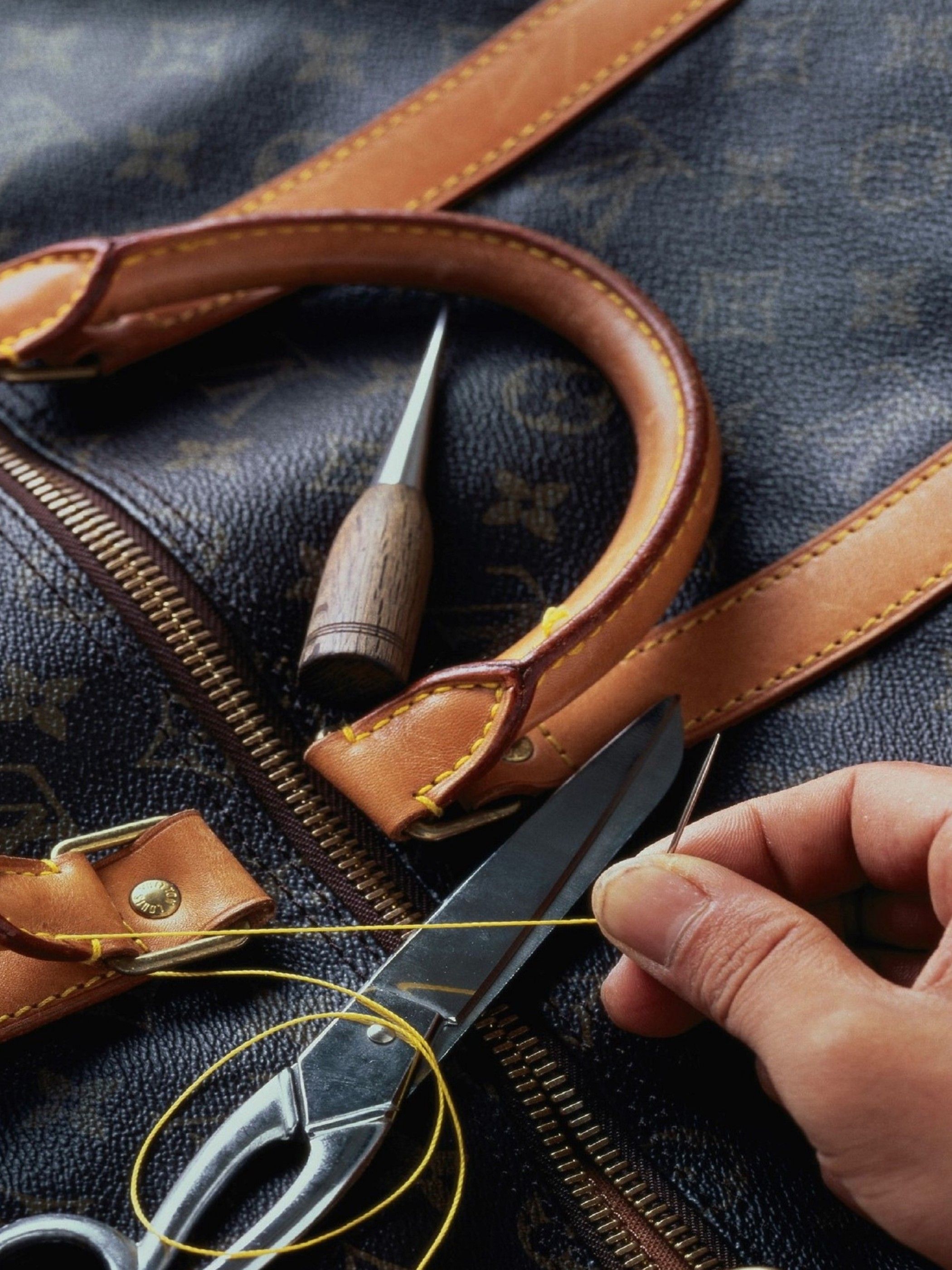 Learn Louis Vuitton bag disassembly DIY makeover? Learn to reuse