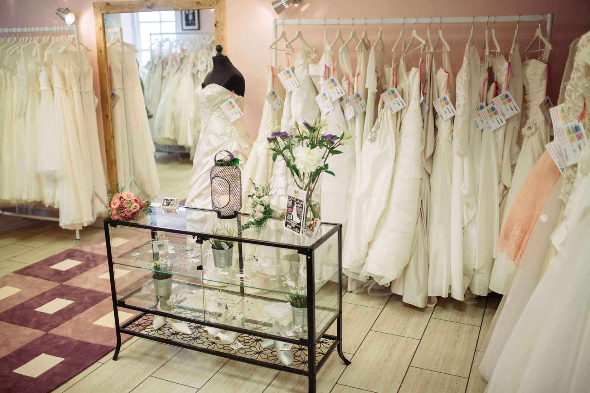 Curves @ Kates Bridal Room photo 2