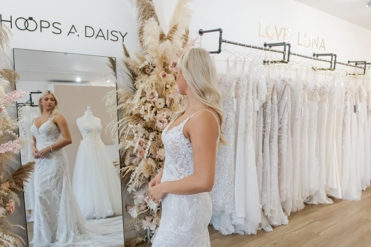 Hoops a Daisy Bridal Boutique photo 4