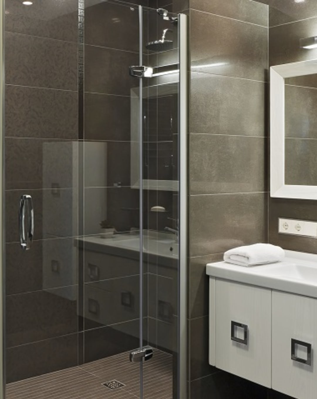 How to… Renovate Your Condo Bathroom to Maximize Space thumbnail