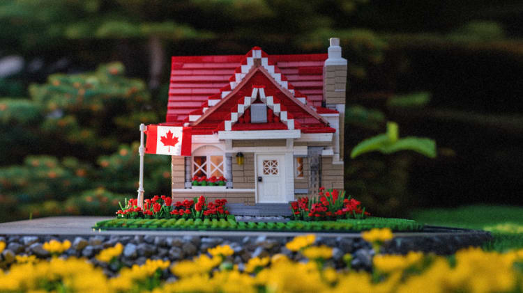 Are you an American considering buying a home in Canada? Here’s what you need to know. image