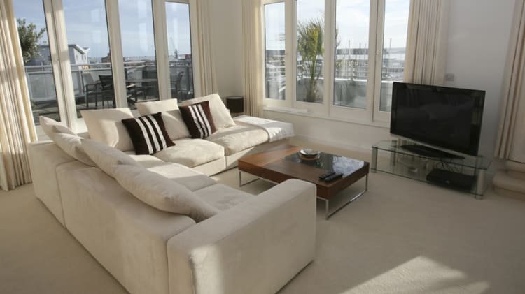 Guide to Being a Landlord #2: Furnished Vs. Unfurnished Rentals thumbnail