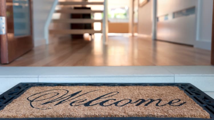 10 Inexpensive Ways to Make Your Home More Sellable thumbnail