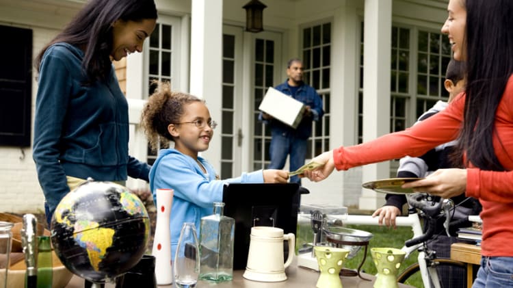 Home Staging Tips #1: How to Have a Successful Yard Sale thumbnail