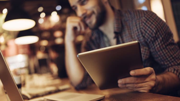 The Real Estate Agent’s Guide to Scheduling Social Media Posts image