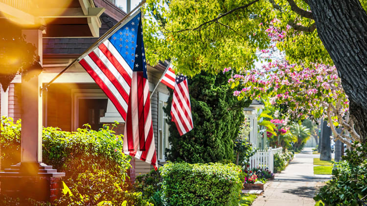 Massive Surge in Canadians Buying US Real Estate thumbnail