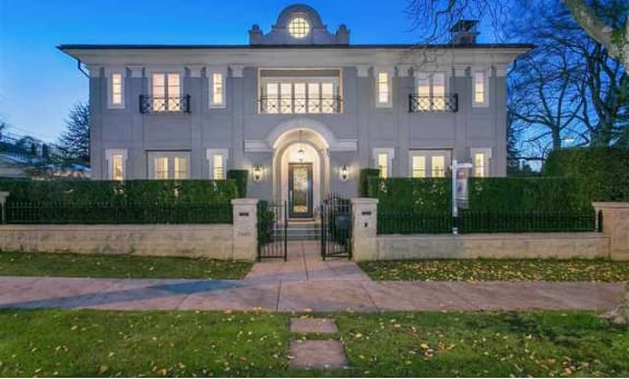 Five Homes with Wonderful Wine Cellars 2b