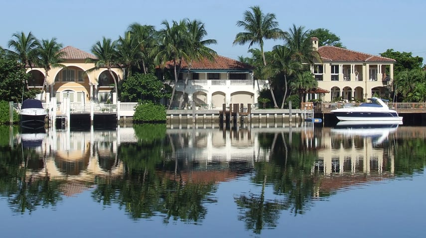 Why Owning a US Vacation Home Can Be Taxing: CIBC hero image