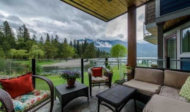 Vacation Homes_Cultas Lake.png
