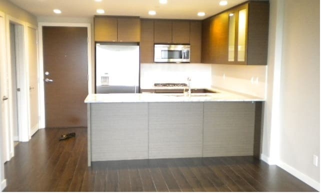 Oakridge_condo_low