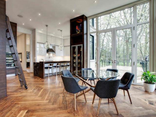 James Bond Home 7