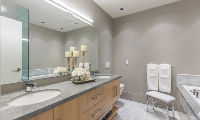 Shaughnessy Townhouse Bathroom