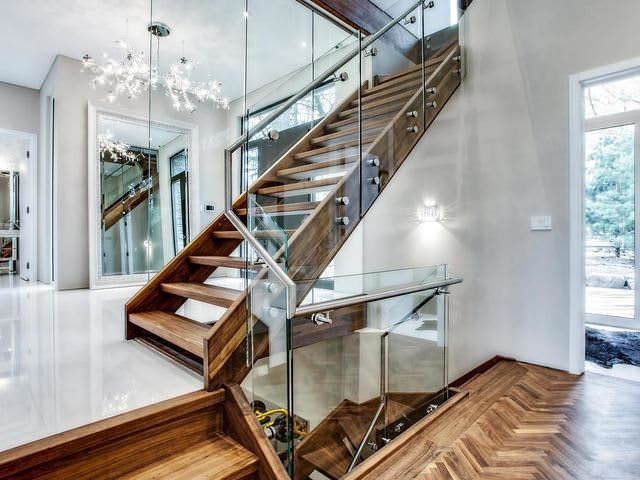 James Bond Home 8