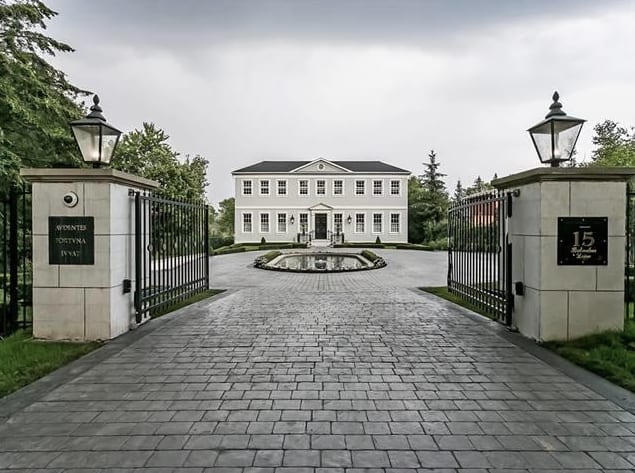 Oakville Mansion 1