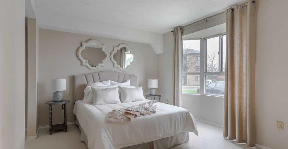 110-3835 W Lake Shore Boulevard, Toronto