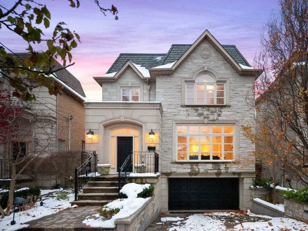 Top 5 Most Viewed Homes in Toronto Today - Nov 19 [PHOTOS] hero image