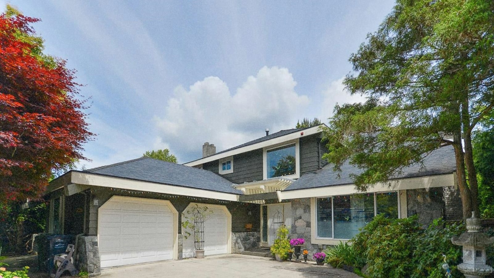 Richmond – Complete with an in-law suite.