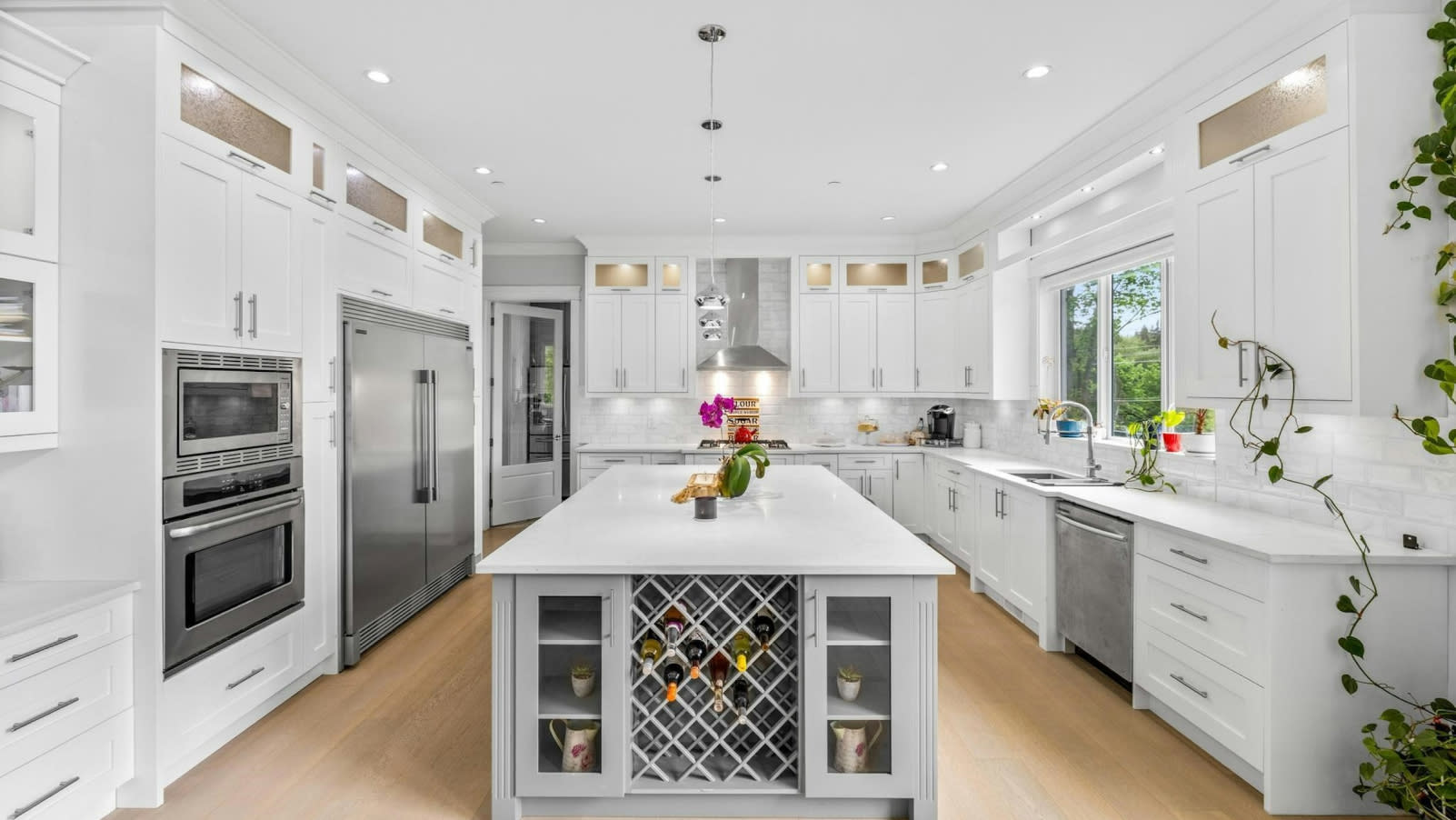 Maple Ridge – Luxury (kitchen) island living.