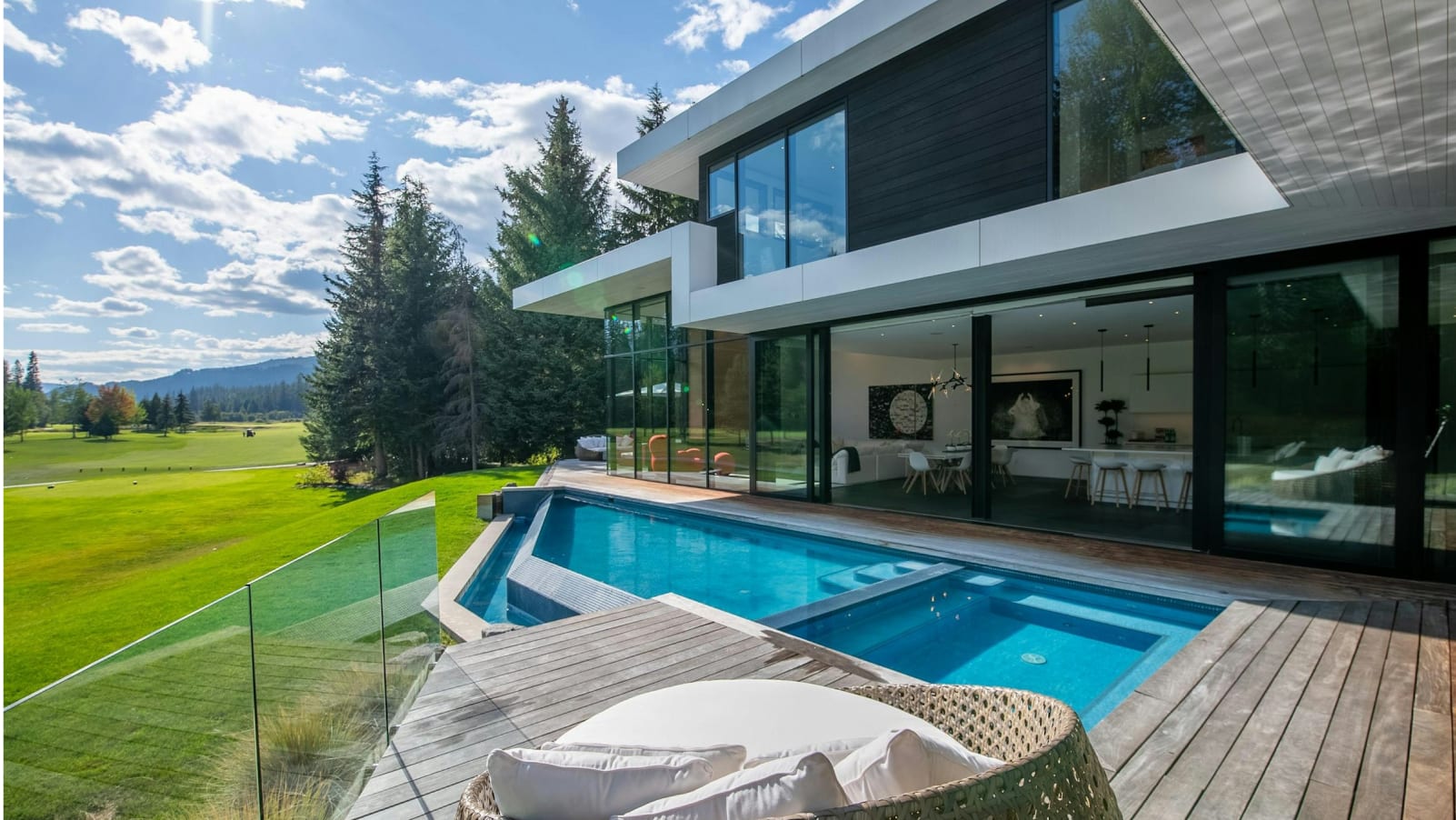 Whistler – The glass castle. 