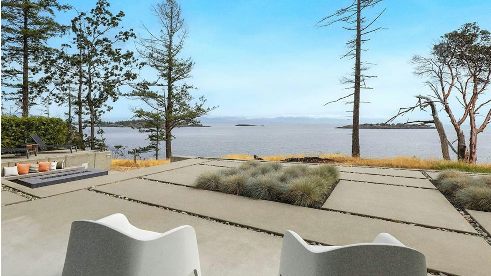 A home in Nanoose Island with a fire pit in the patio.