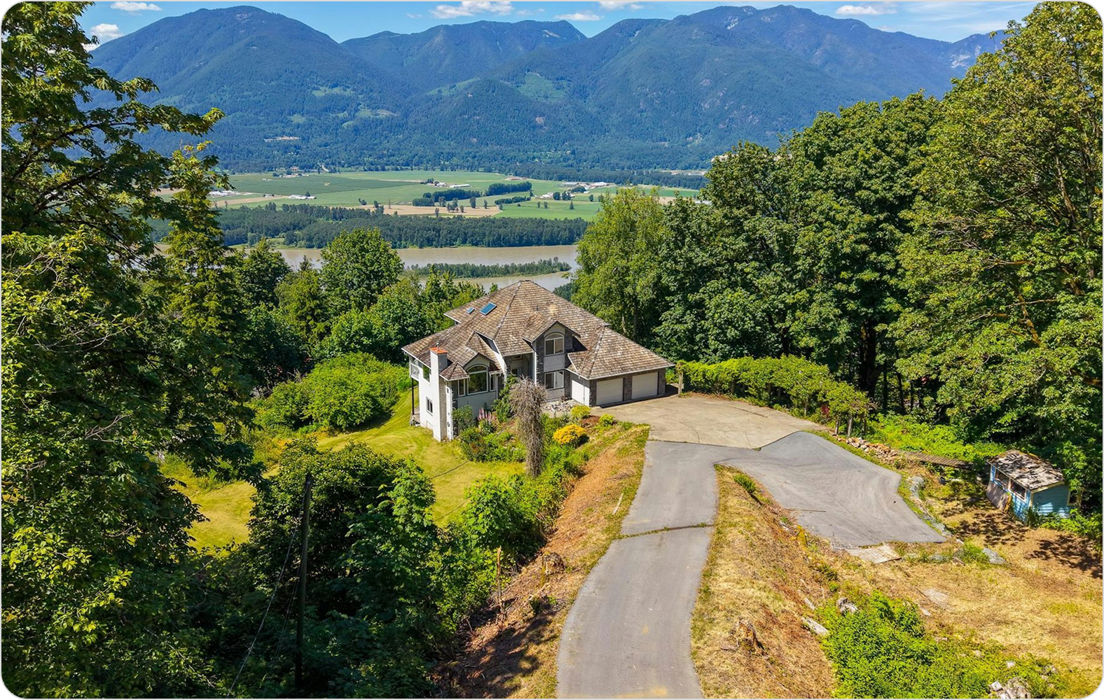 House for sale in Chilliwack, BC. 